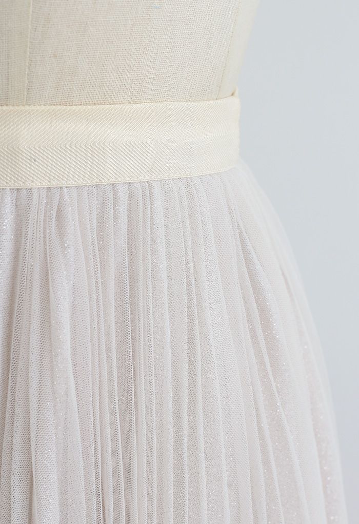 Falda midi plisada de malla brillante en color crema