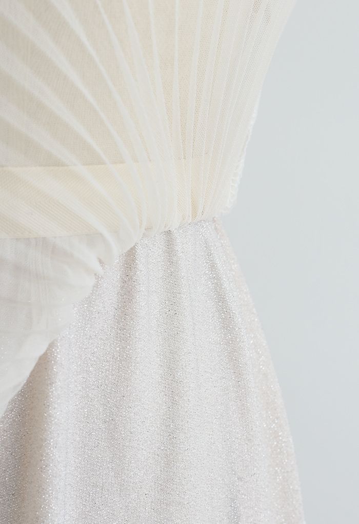 Falda midi plisada de malla brillante en color crema