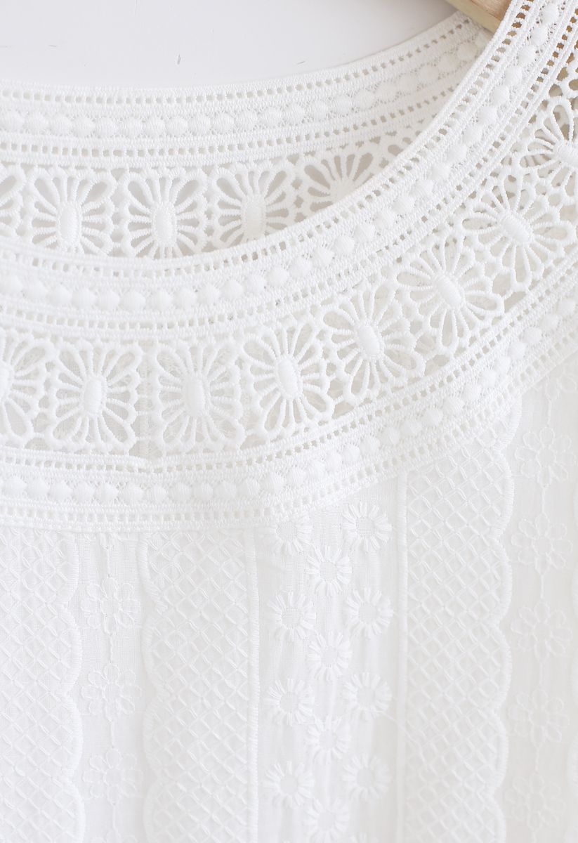 Top crochet floral blanco hombros descubiertos