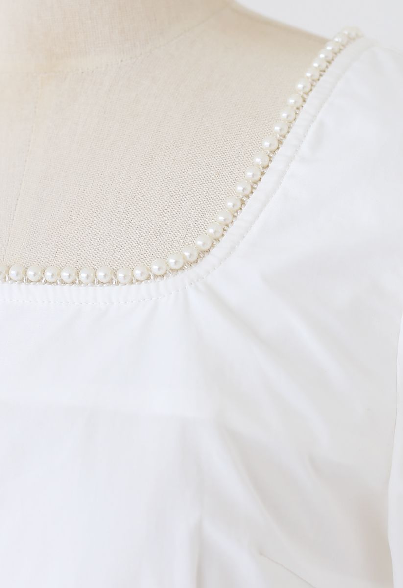 Top con mangas abullonadas y escote cuadrado con ribete de perlas en blanco