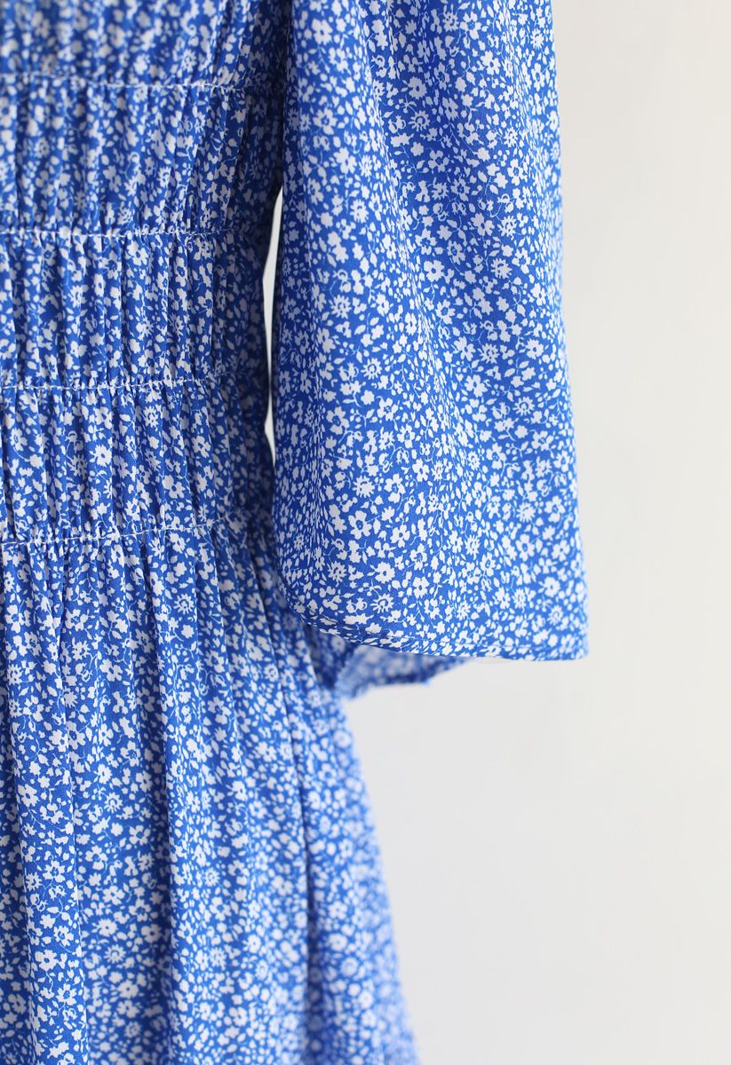 Vestido largo fruncido con lunares de Richly Floret en azul