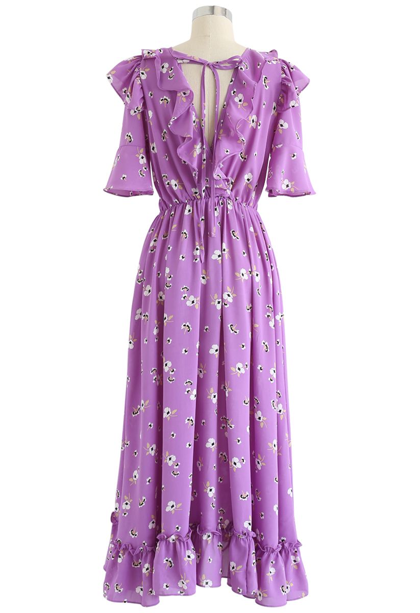Vestido largo cruzado con estampado de ramos de flores en violeta de Aflutter