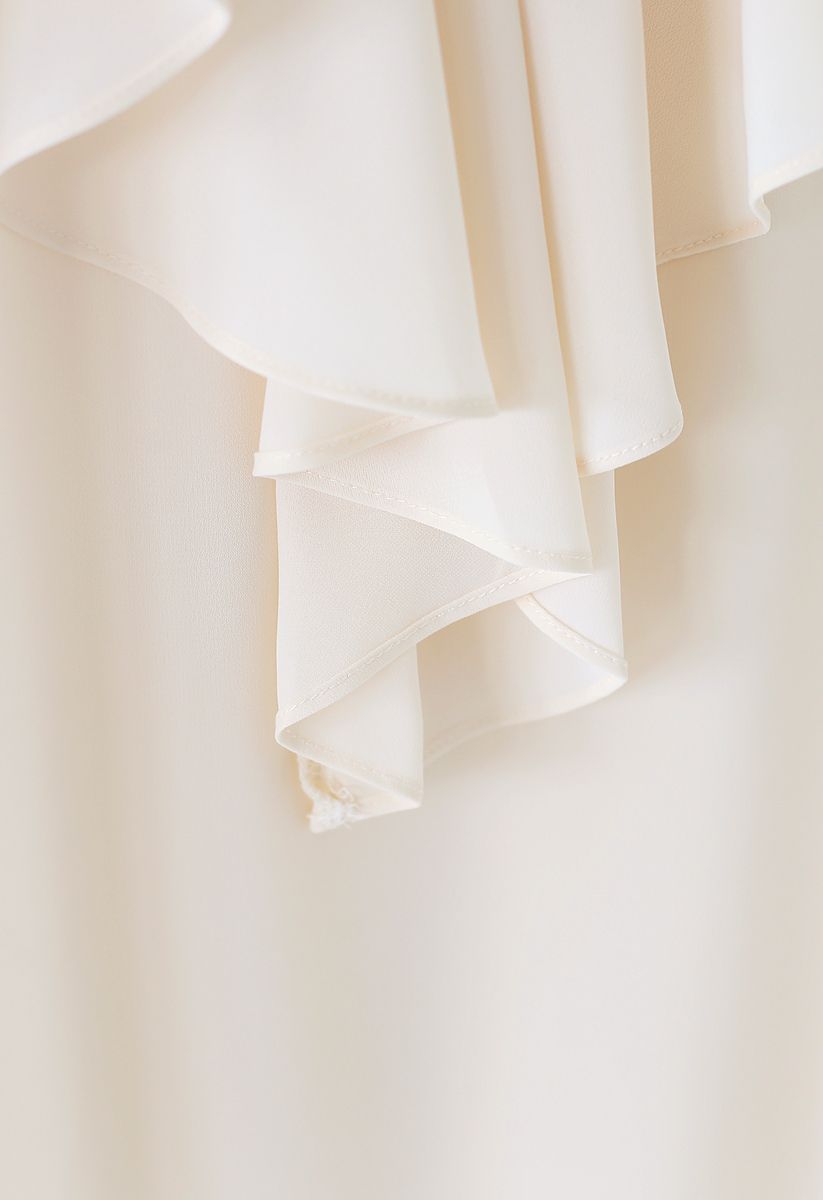 Top drapeado de chifón sin mangas con cuello en V en color crema