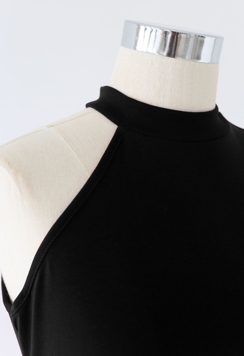 Camiseta sin mangas con cuello halter de algodón ajustada de un hombro en negro