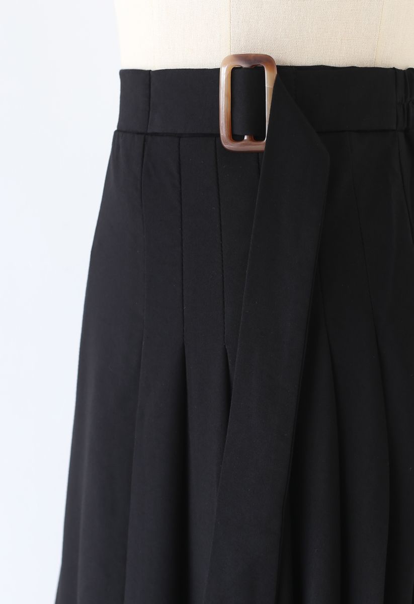 Falda midi con cinturón y detalles plisados en negro