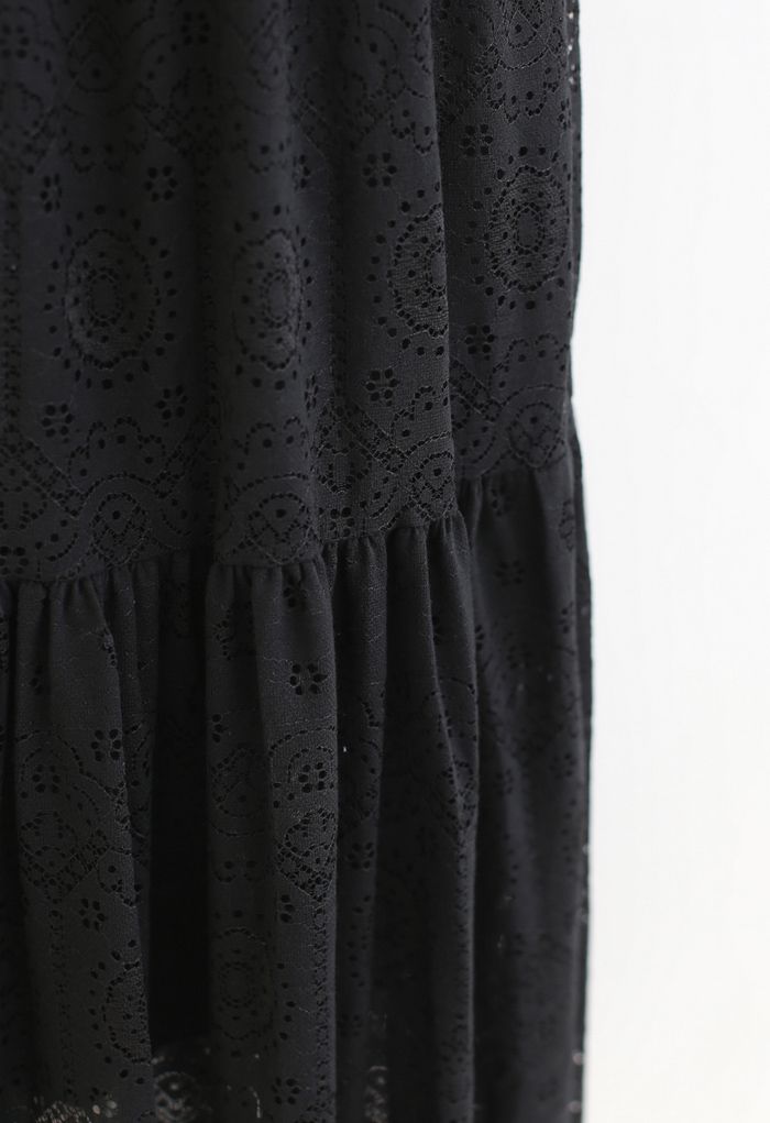 Falda midi de encaje floral con dobladillo con volantes en negro