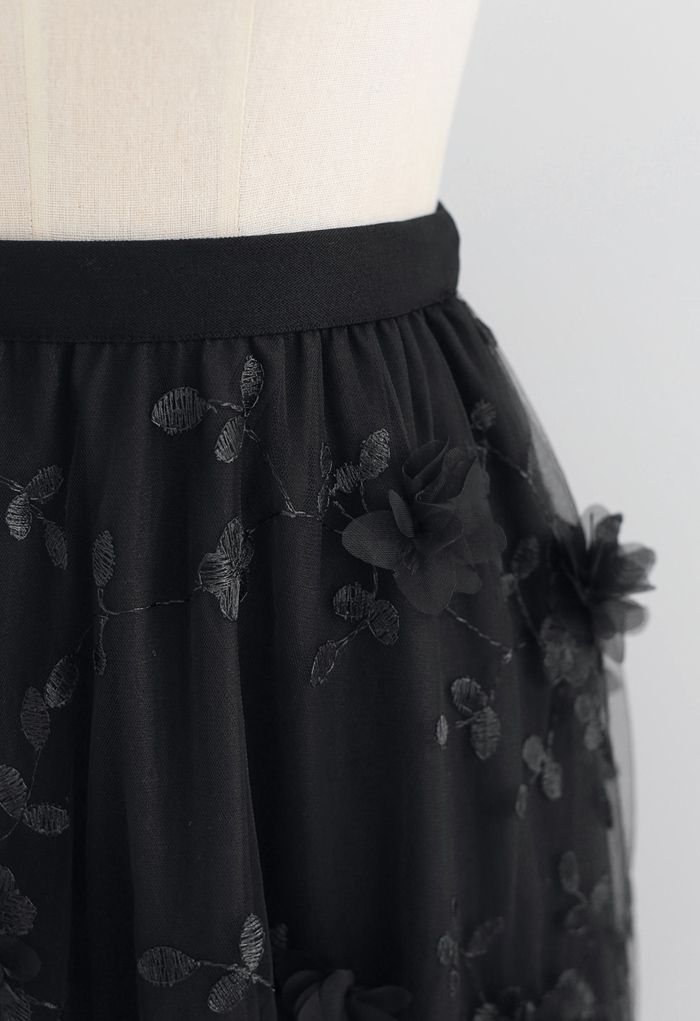 Falda midi de tul con bordado de flores de malla 3D en negro