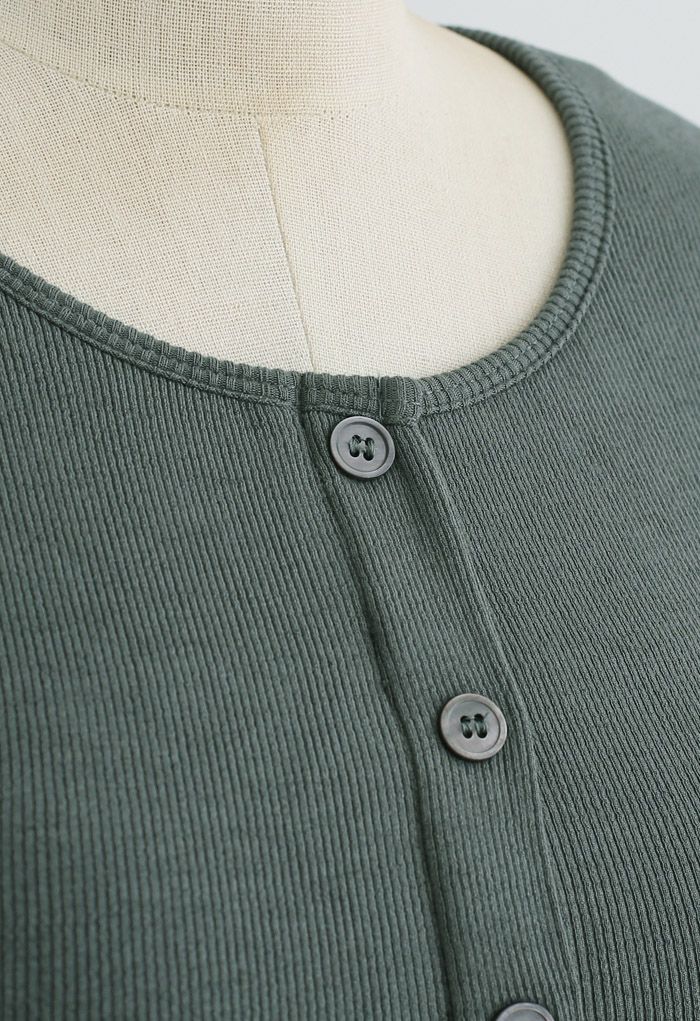 Top corto de manga larga con botones en verde azulado
