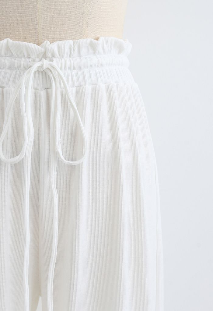 Pantalones de yoga acanalados con cintura de bolsa de papel con cordón en blanco