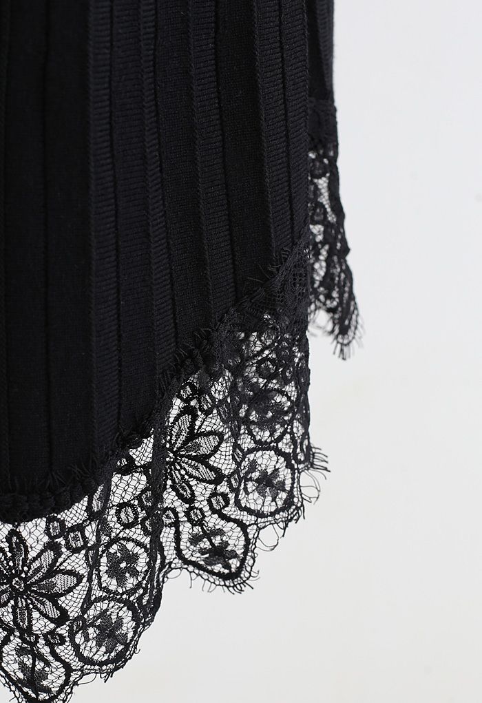 Falda midi de punto plisada con ribete de encaje en negro