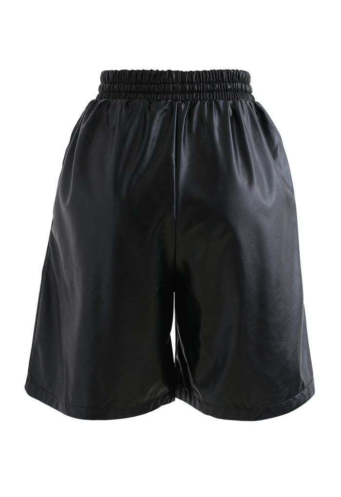 Pantalones cortos de cuero PU con cordón en negro