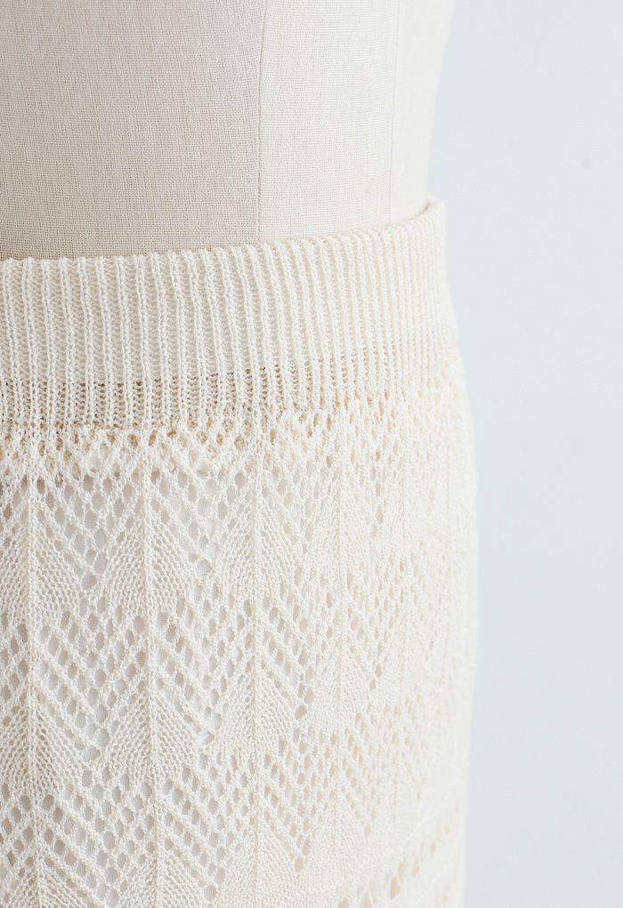 Versátil falda de punto calada en color crema