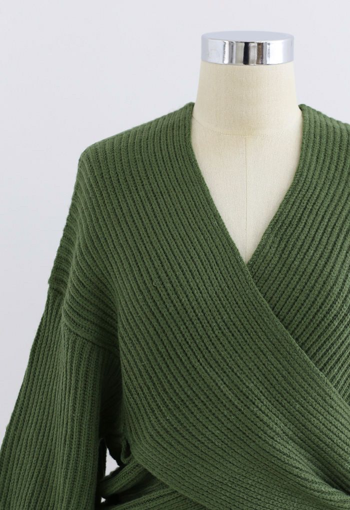 Suéter corto de punto acanalado entrecruzado en verde militar