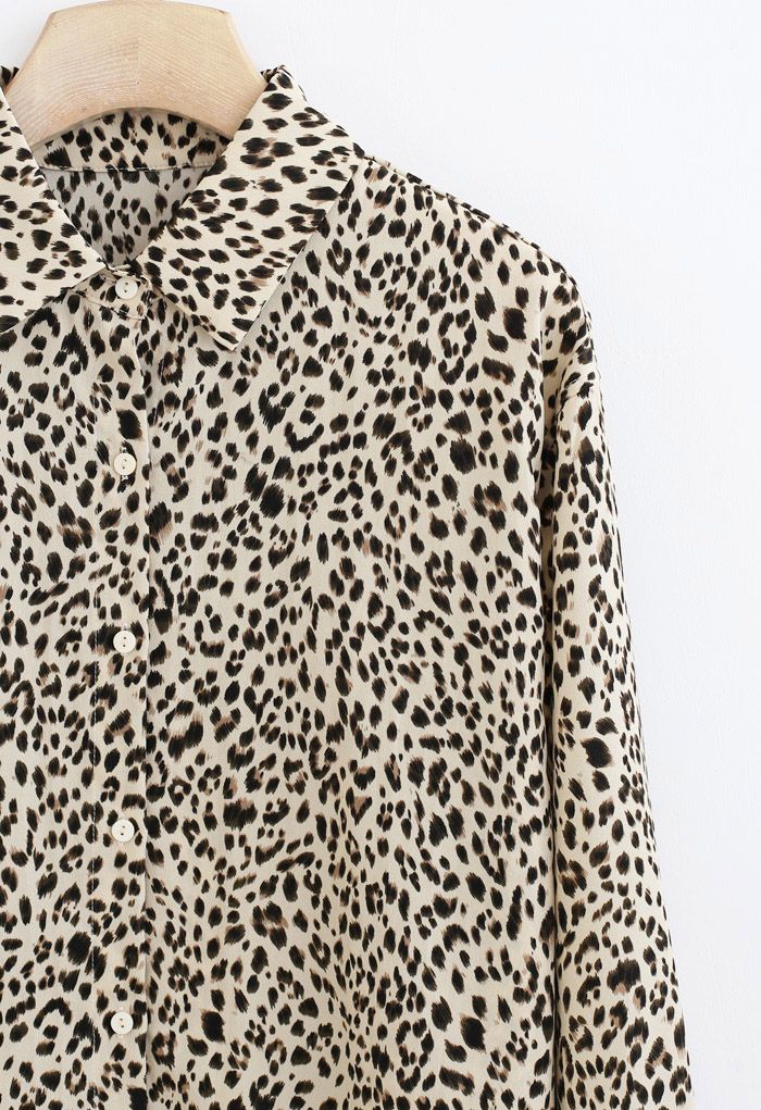 Camisa Hi-Lo con botones y estampado de leopardo