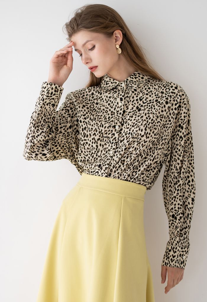 Camisa Hi-Lo con botones y estampado de leopardo