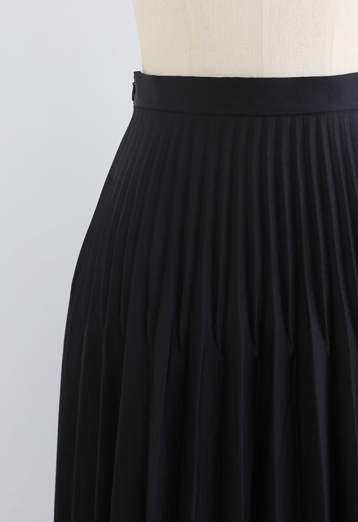 Falda larga plisada de talle alto en negro