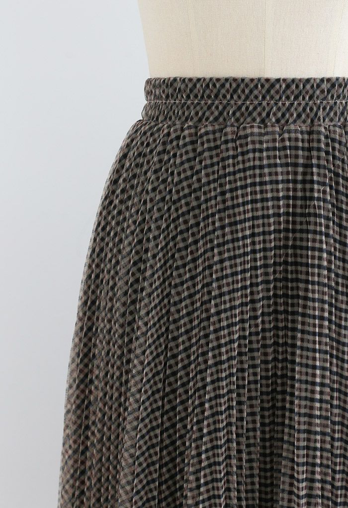 Falda midi de malla plisada de doble capa de cuadros vichy en caqui