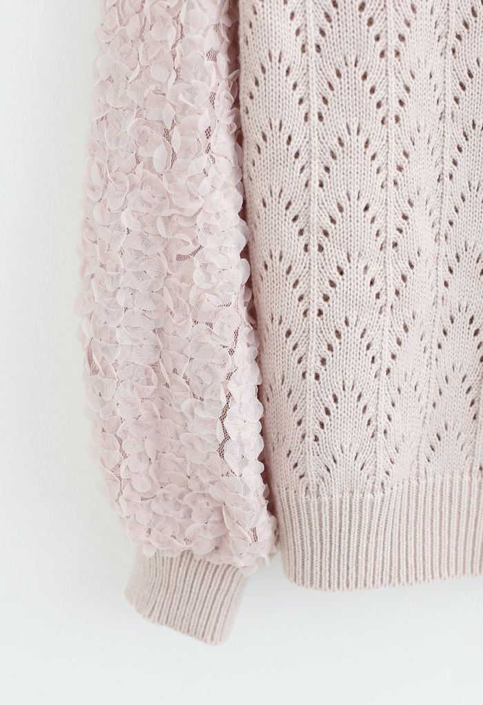 Suéter de punto con ojales y mangas de encaje con flores en 3D en rosa polvoriento