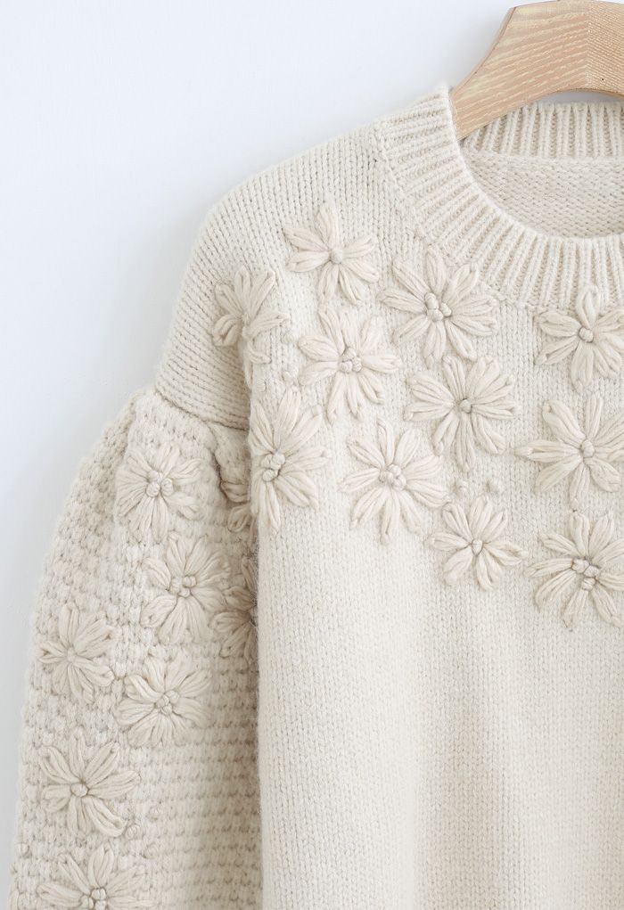 Suéter de punto con mangas abullonadas y flores cosidas