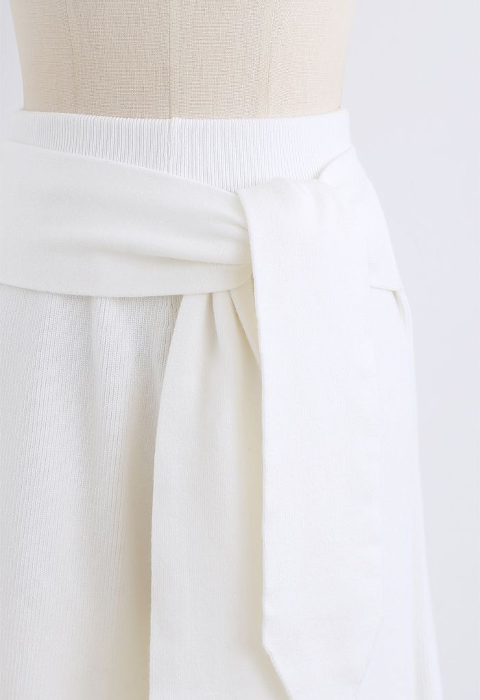 Pantalones anchos de punto con cintura anudada en blanco