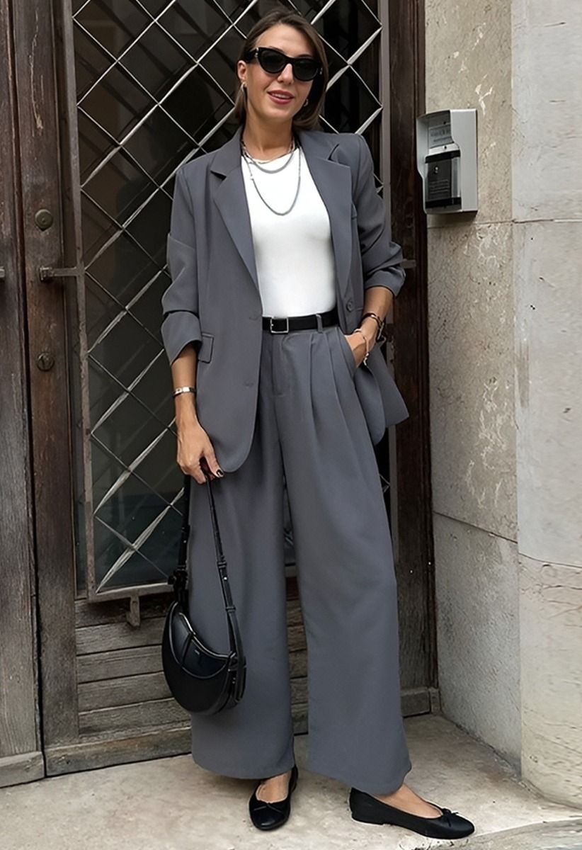 Conjunto de blazer y pantalón ejecutivo moderno con solapa con muesca en color humo