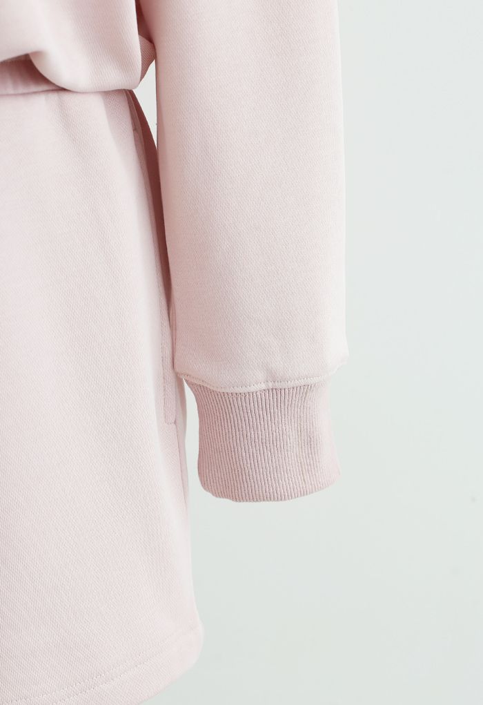 Conjunto de sudadera con cuello redondo y pantalón corto con cordón en rosa claro