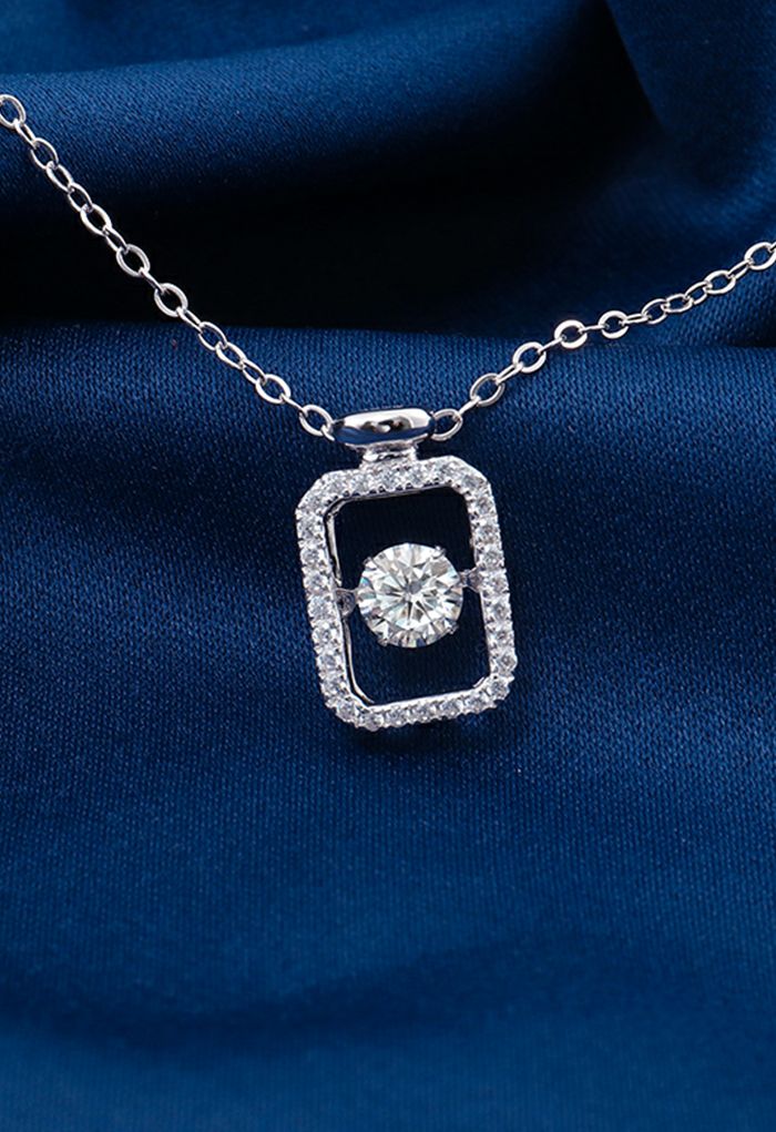 Collar de diamantes de moissanita ahuecado en forma de rectángulo