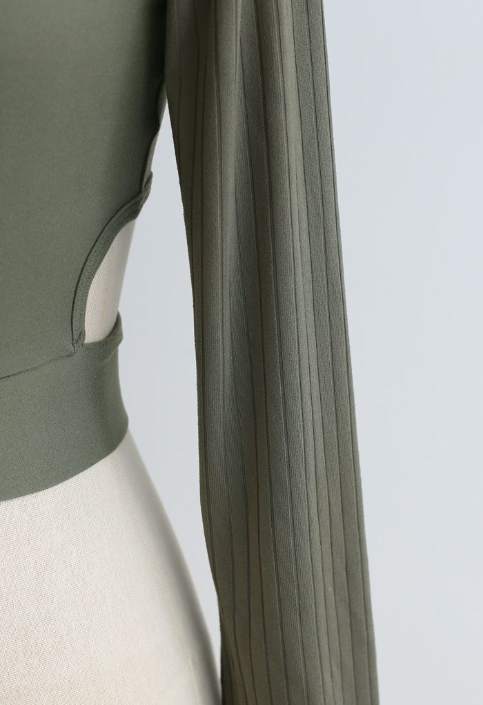Top deportivo corto de manga larga con cintura anudada en verde oliva
