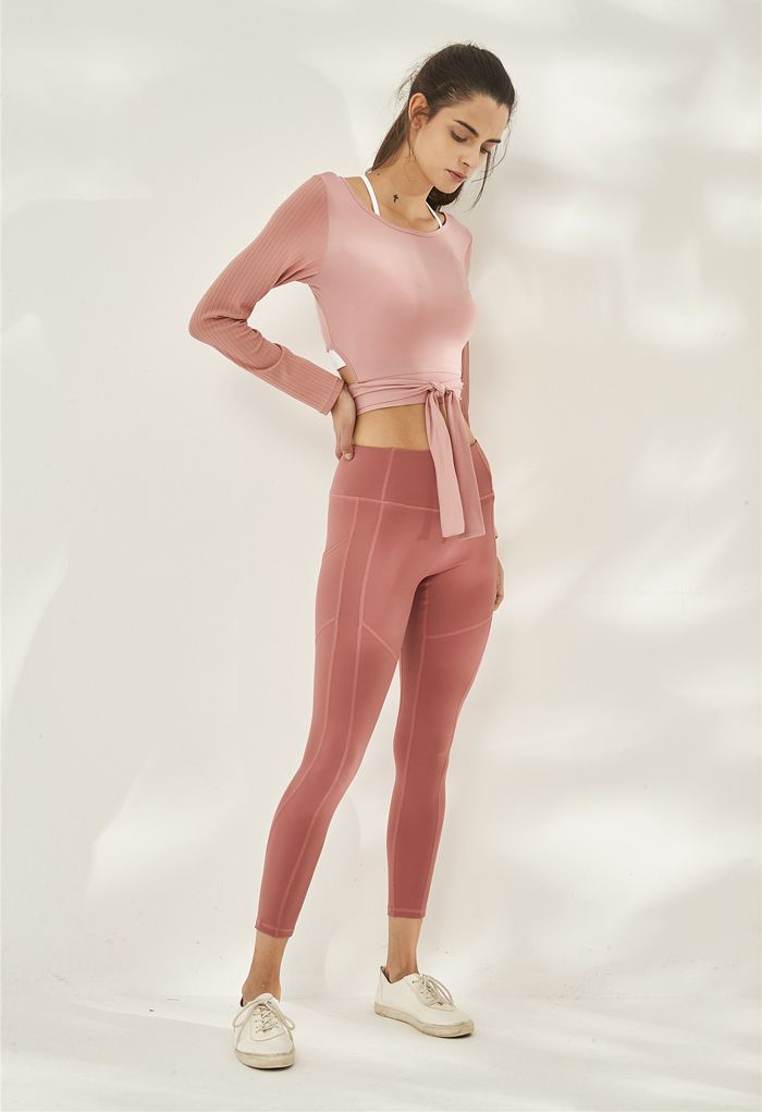 Top deportivo corto de manga larga con cintura anudada en rosa