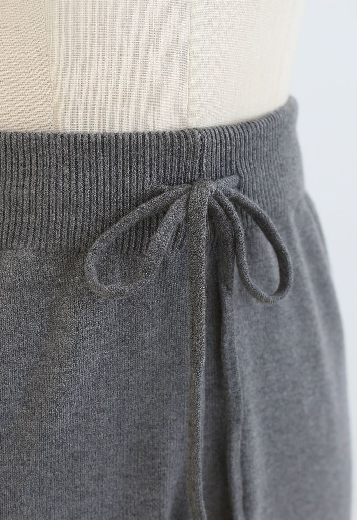 Pantalones de punto de pierna recta con cordón en la cintura en gris