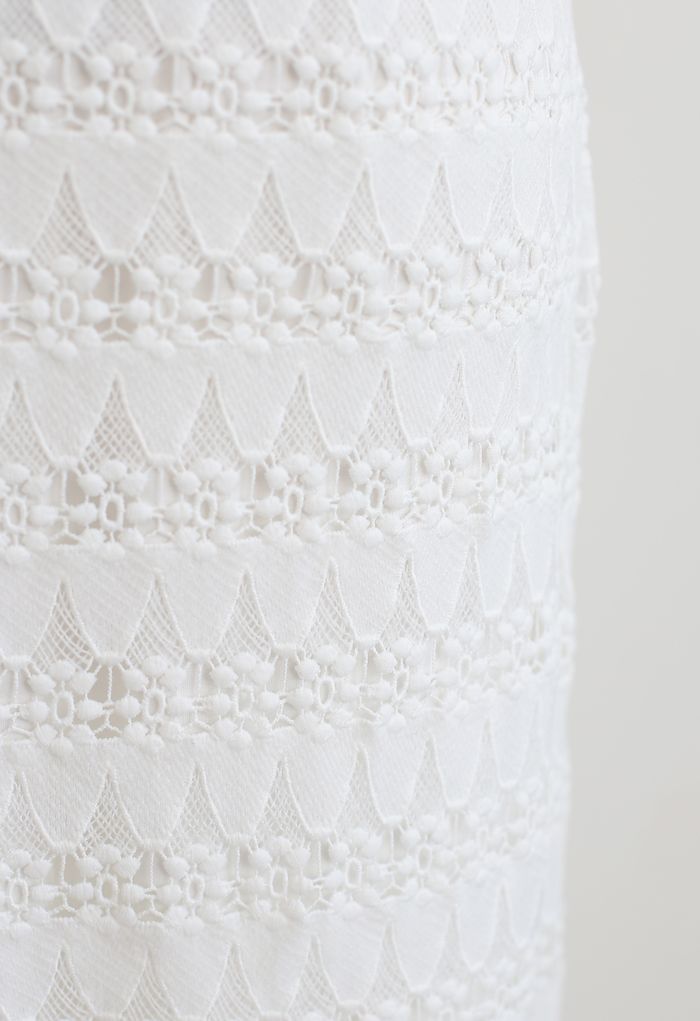 Falda de tubo de croché completo con dobladillo enrollado en blanco
