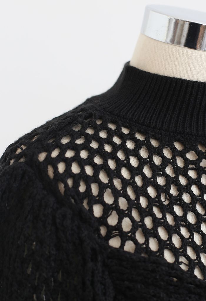 Suéter corto cruzado con lazo calado en negro