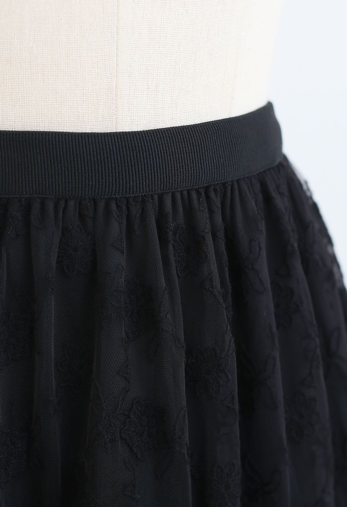 Falda midi de malla superpuesta de organza floral en negro