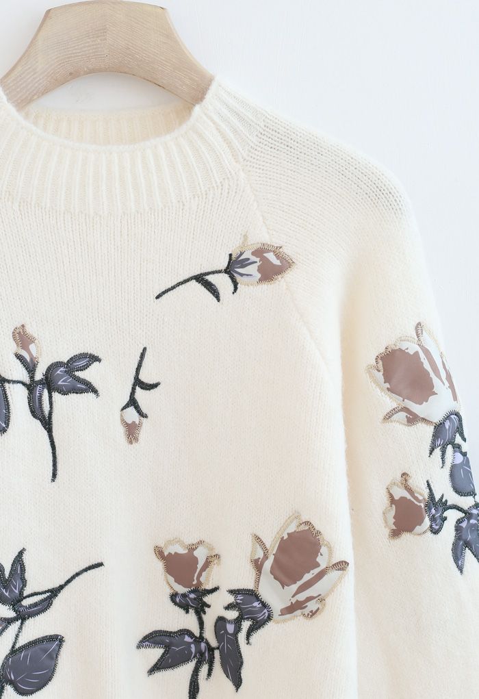 Suéter de punto bordado con estampado floral digital en color crema