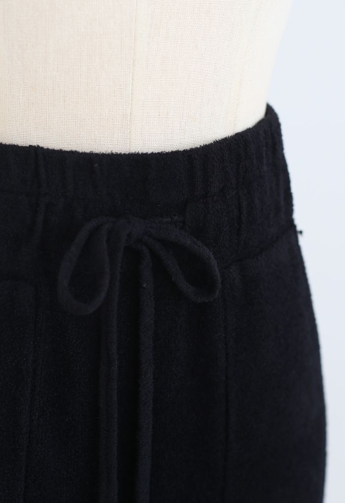 Falda de punto lápiz con bolsillos en la cintura con cordón en negro