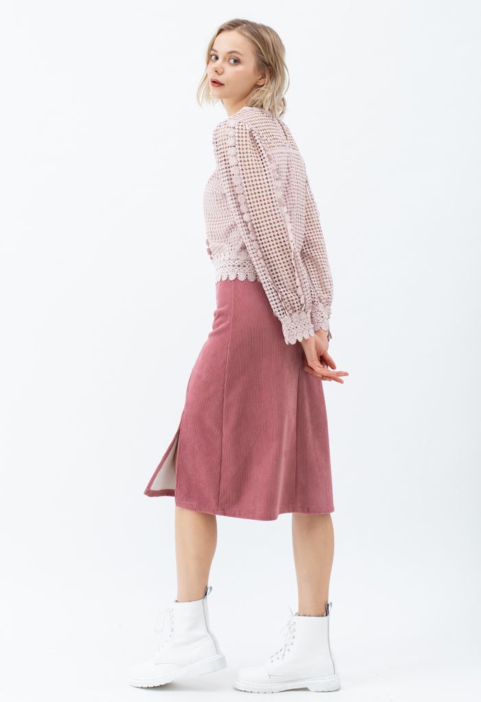 Falda midi de pana con abertura frontal en rosa