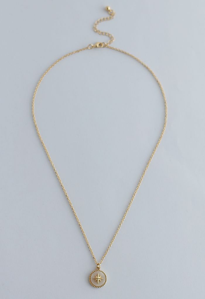 Collar de cadena con moneda de estrella