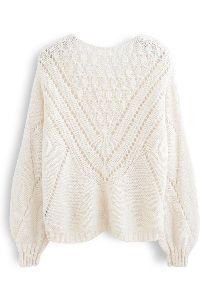 Suéter de punto difuso con ojales en forma de V en color crema