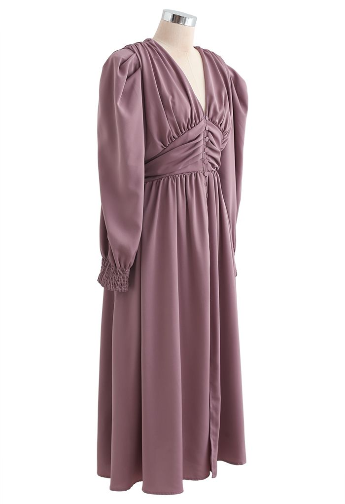 Vestido de gasa con botones fruncidos y hombros abullonados en lila