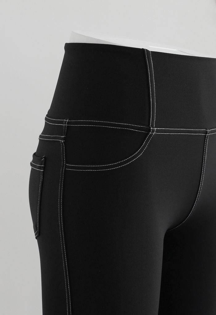 Leggings cortos con detalle de costuras en la espalda con bolsillo remendado en negro