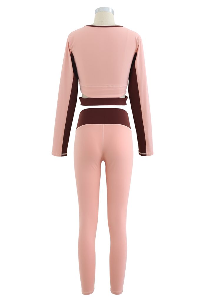 Conjunto de top y leggings con cintura cruzada en contraste en rosa