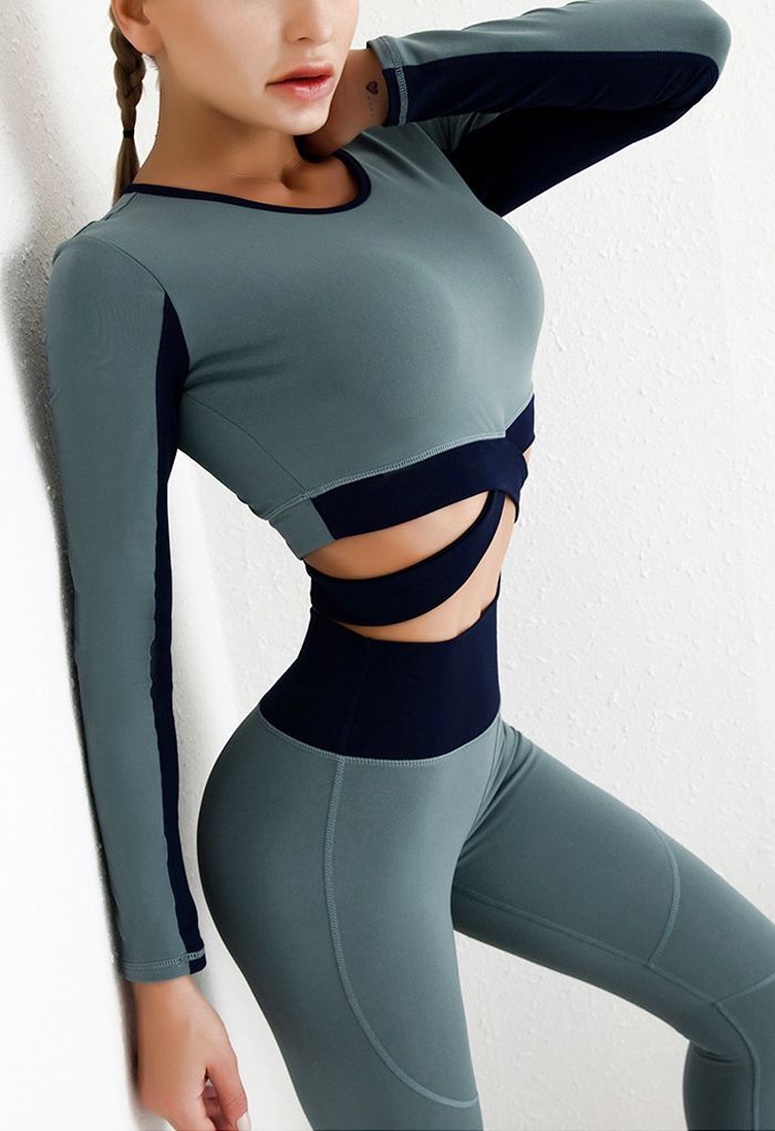 Conjunto de top y leggings con cintura cruzada en contraste en azul polvoriento