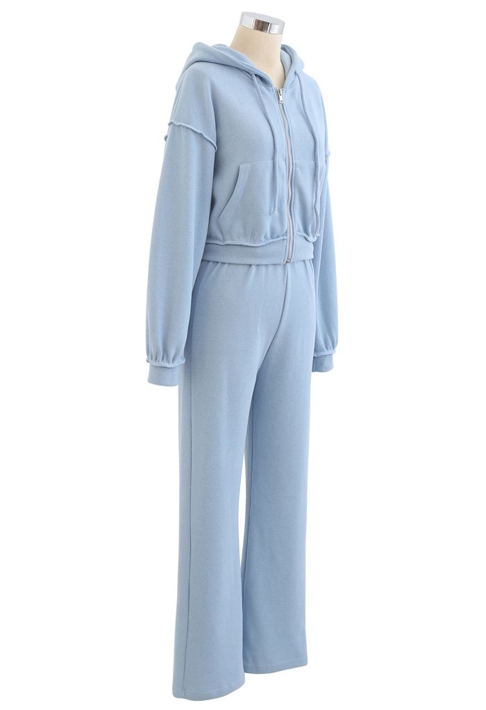 Conjunto de pantalones rectos con capucha y cremallera de canalé corto en azul