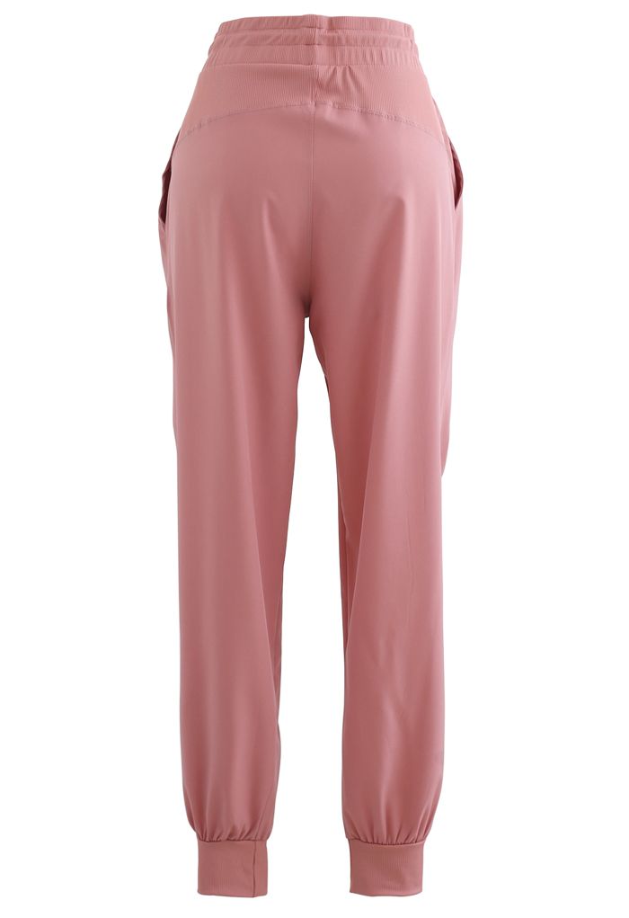 Joggers con detalle fruncido en la cintura con cordón en rosa polvoriento