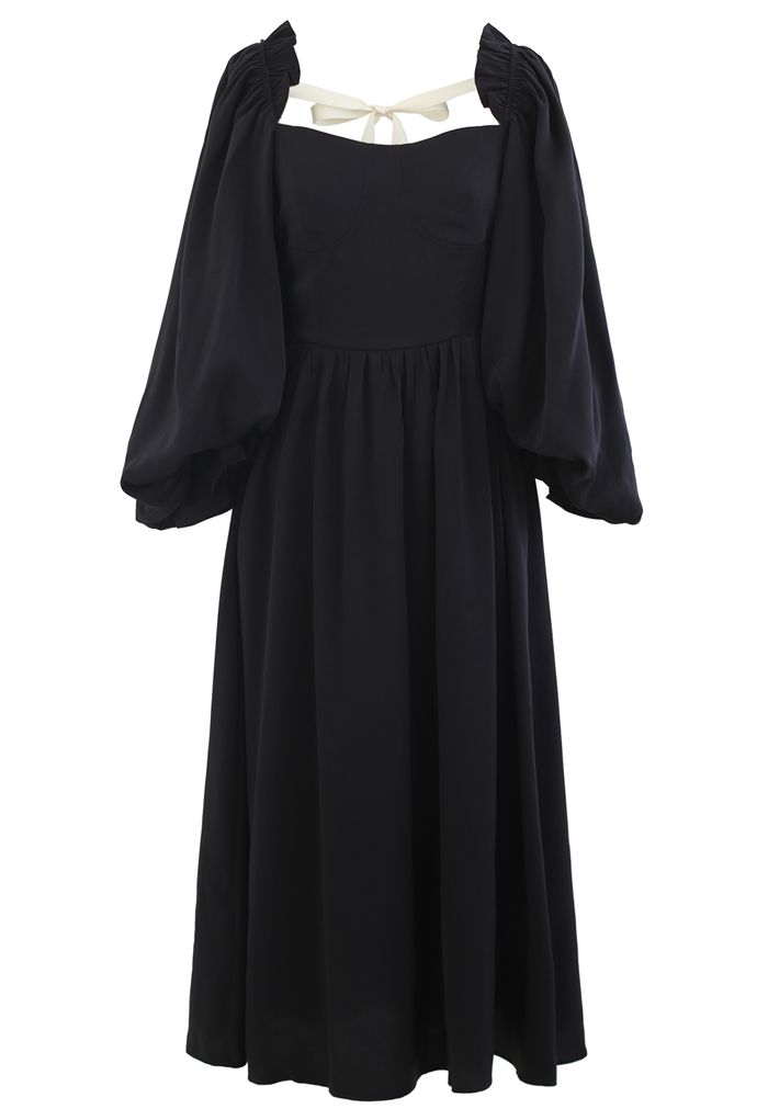 Dramático vestido fruncido con manga abullonada en negro