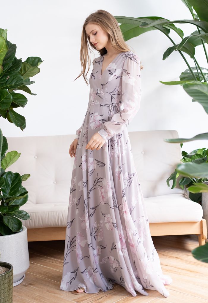 Impresionante vestido largo de gasa con estampado floral lavanda