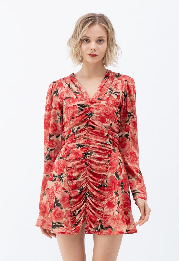 Mini vestido fruncido con cuello en V floral rojo