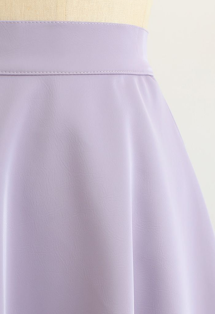 Elegante falda midi evasé de piel sintética en morado