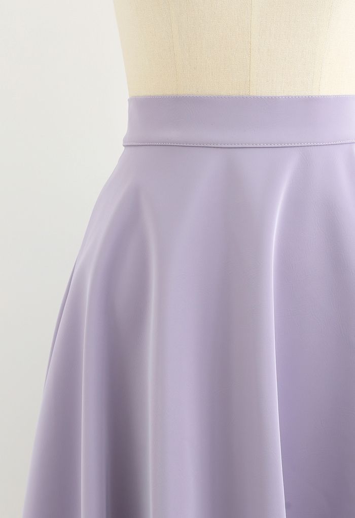 Elegante falda midi evasé de piel sintética en morado