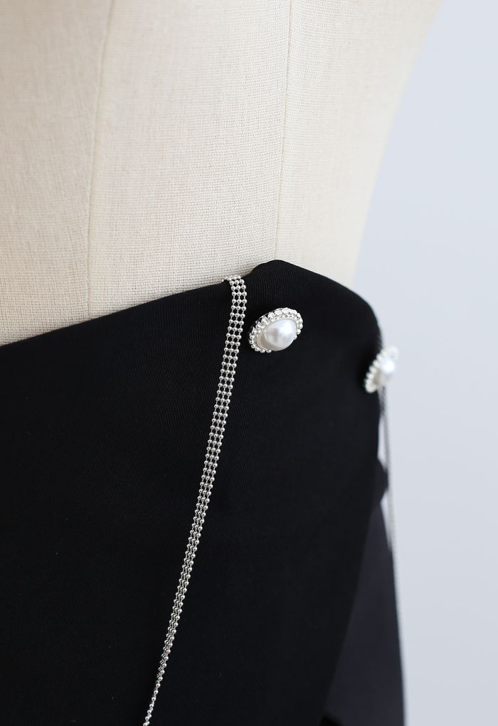 Falda de tubo dividida con ribete de perlas y cadena en negro